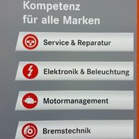 Schild „Kompetenz für alle Marken“